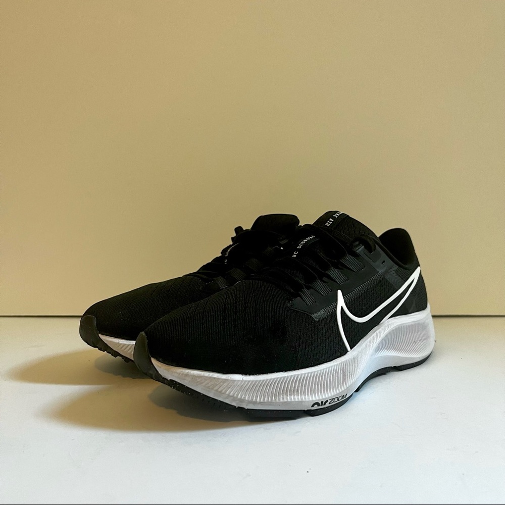 Nike Women’s Air Zoom Pegasus 38 (Size 7)